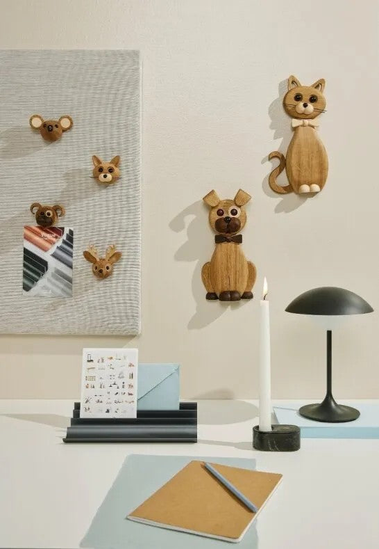 Spring Copenhagen Magnetic Happy Magnet Hund Ek/Lönn 5 cm