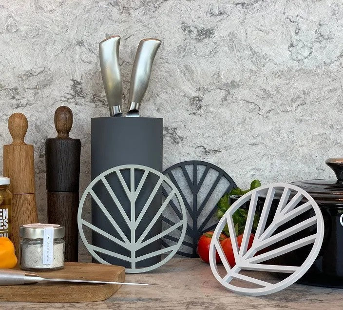 Collection By Happynest Peace Silikonunderlägg Olive grey