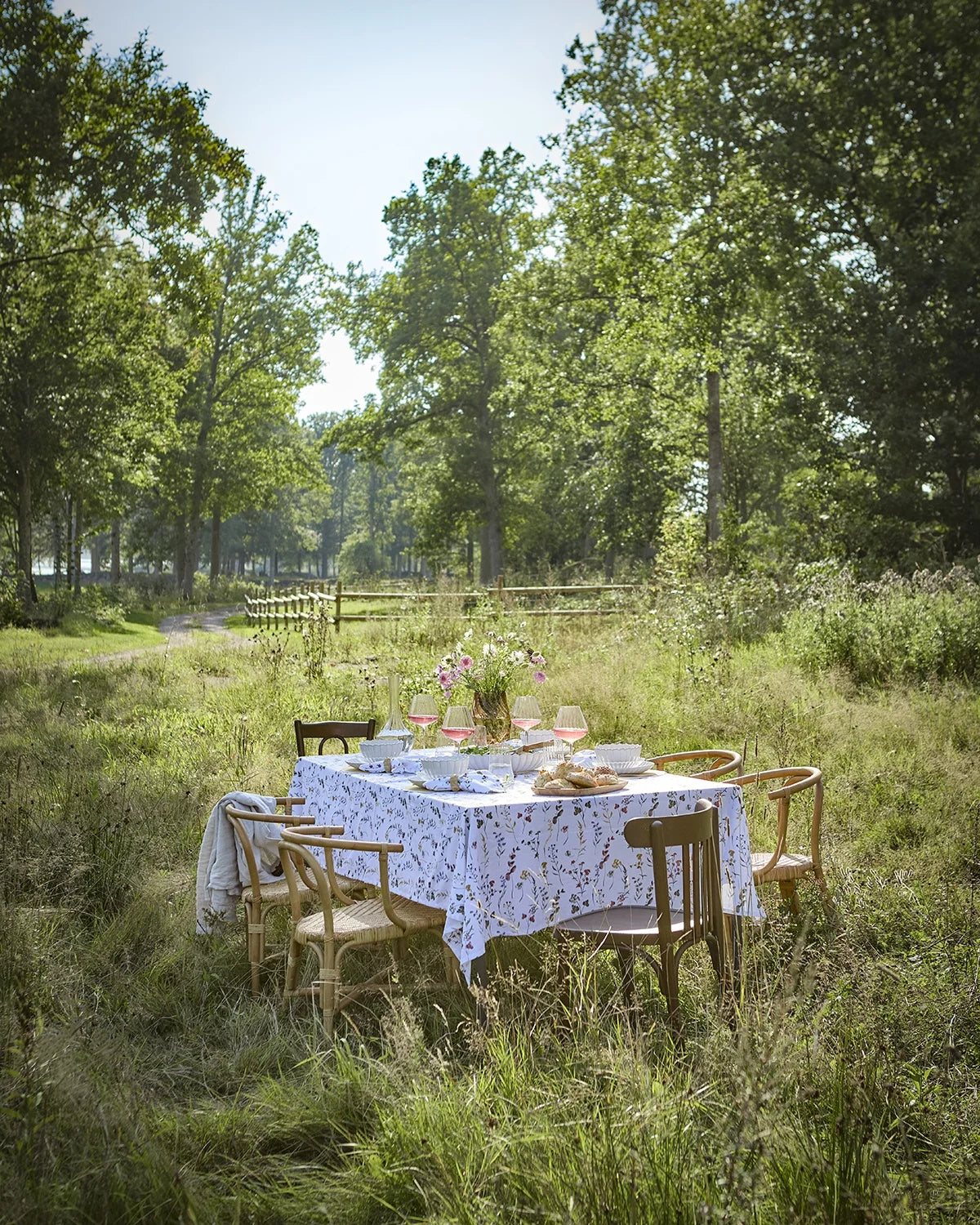 Affari of Sweden FLORA Bordsduk 250x140 cm Flerfärgad