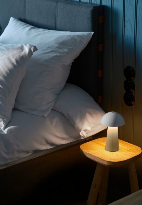 KREAFUNK Bello Portabel LED-lampa Ivory Sand